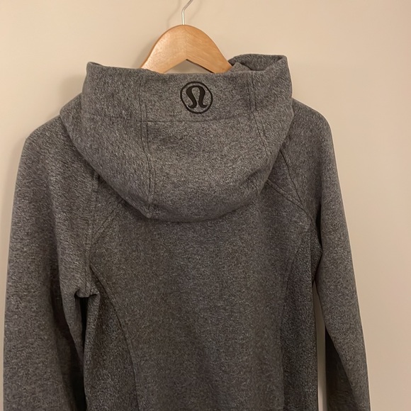 Lululemon Scuba gray full zip Great condition. Womens size 6 - Picture 1 of 9